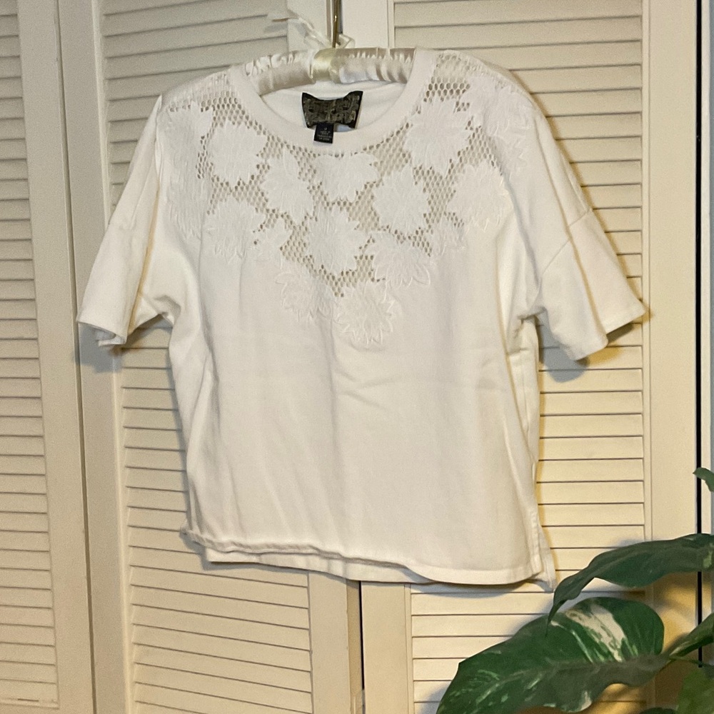 Anthropologie James Coviello New York White Floral accents Women's Top